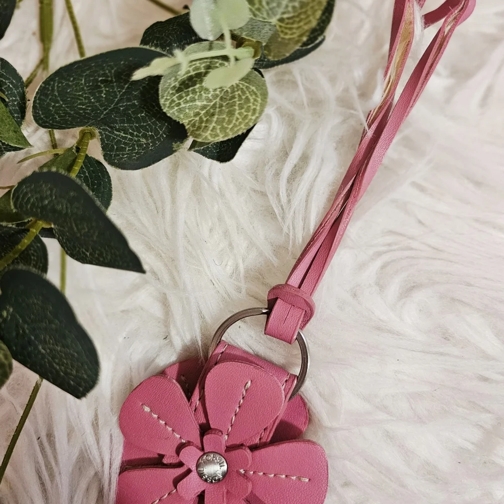 Fossil Pink Flower Keychain - Picture 7 of 8